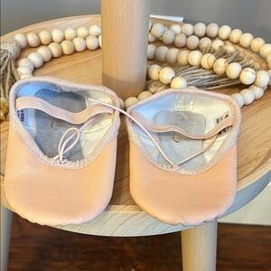 ⭐️⭐️PICK 5 / $20  Toddler Girl Pink Ballet Shoes Size 9